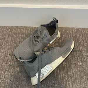 Women’s gray adidas tennis shoes size 8